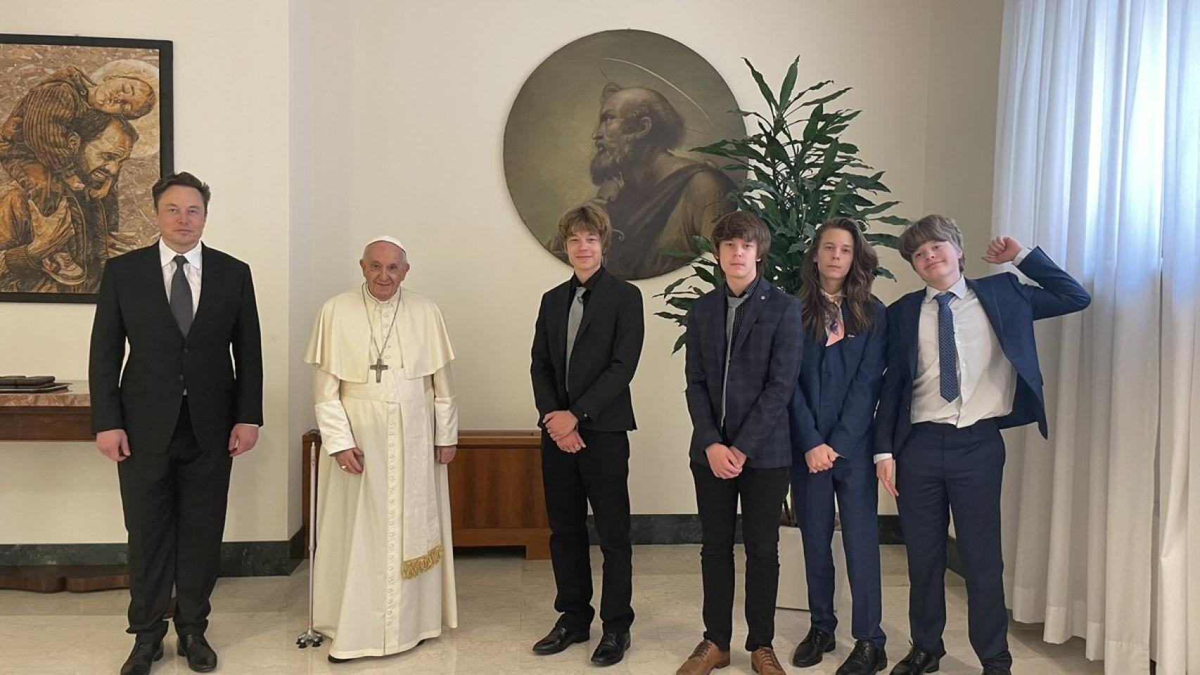 Elon Musk, junto al papa Francisco en la recepción que compartieron este viernes 1 de julio