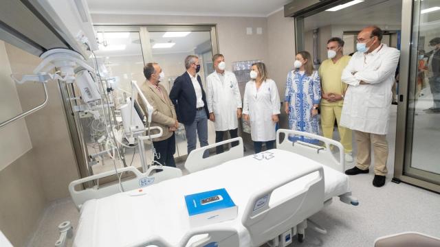 Visita de la Xunta de Galicia a la nueva UCI del CHUS.
