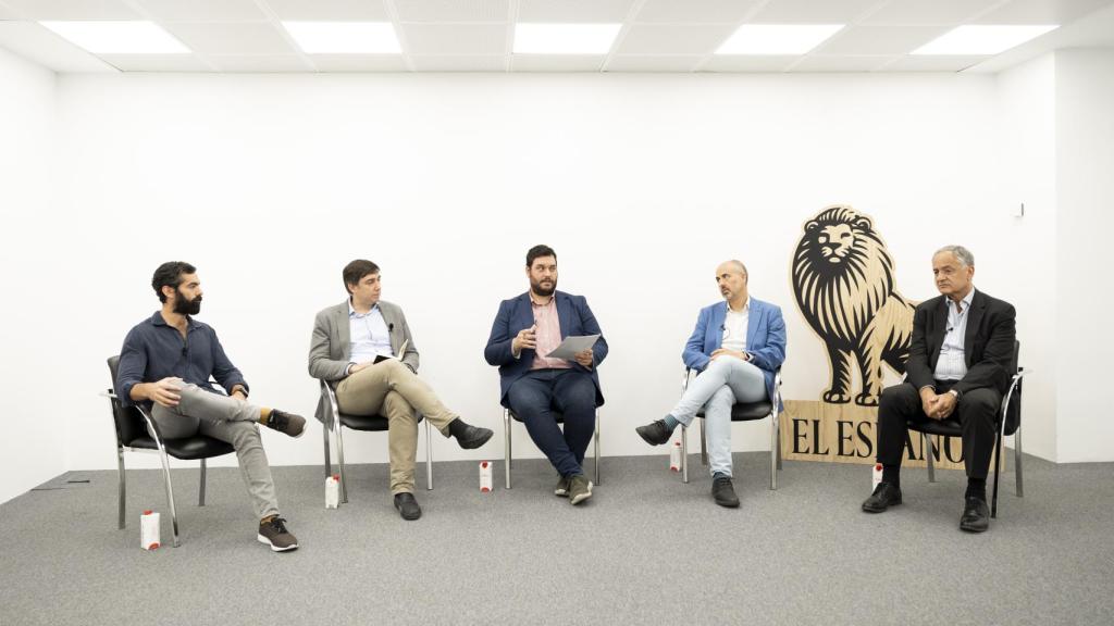 Miguel Camiña (Micappital), Juan Rosas (EVO Banco), Rubén Escudero (EL ESPAÑOL-Invertia), Vicente Varó (Finect) y Javier Amo (IEB).