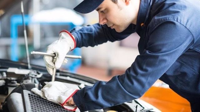 Enfermero, cuidador, mecánico... Buscan empleados en varias localidades de Castilla-La Mancha