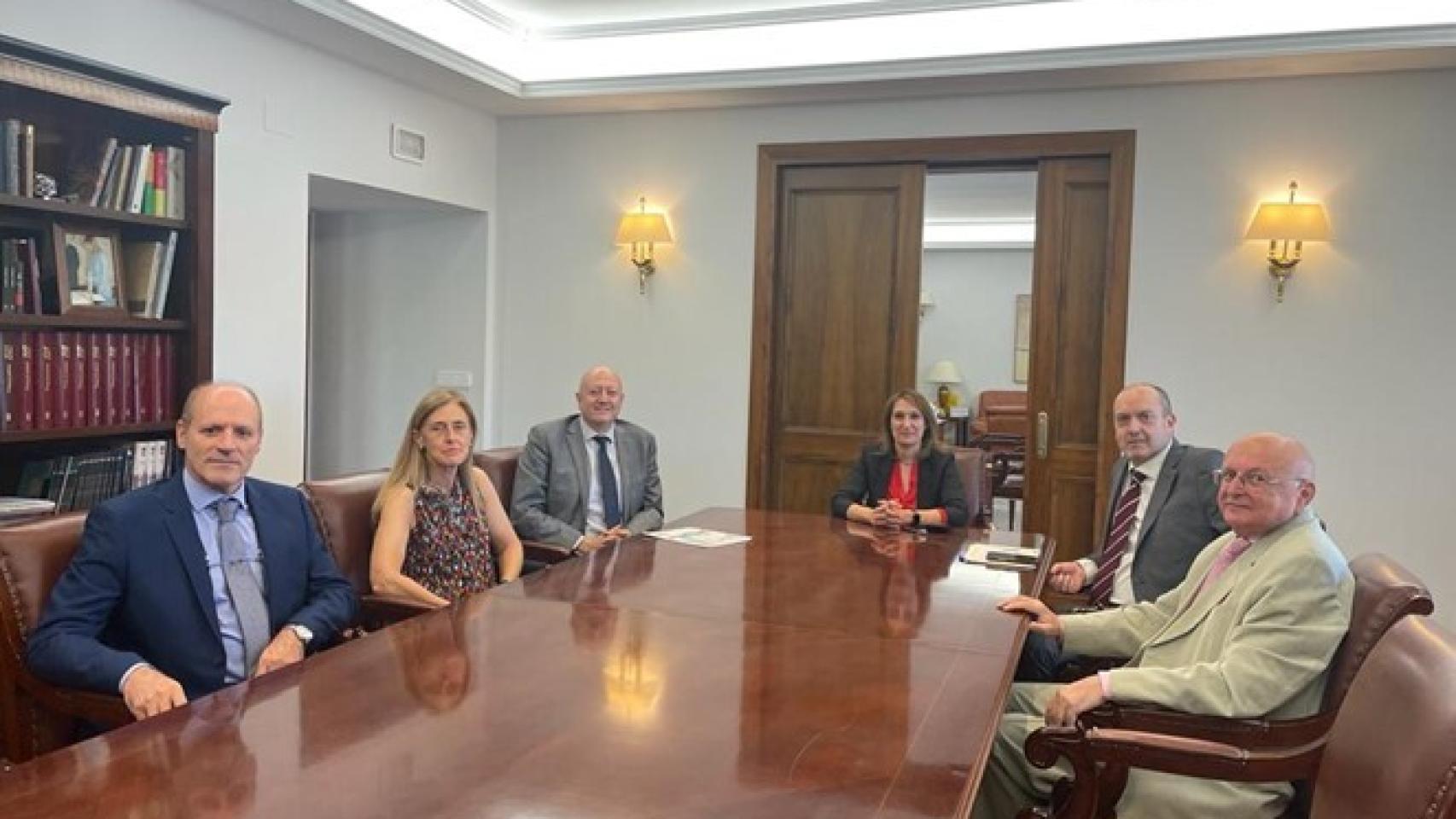 Consejera de Educación y Director General de centros se entrevistan con el comité ejecutivo y presidente de Honor de FSIE CyL