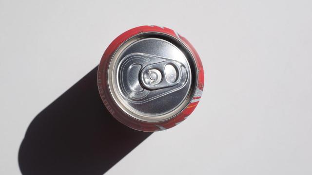 Lata de refresco.