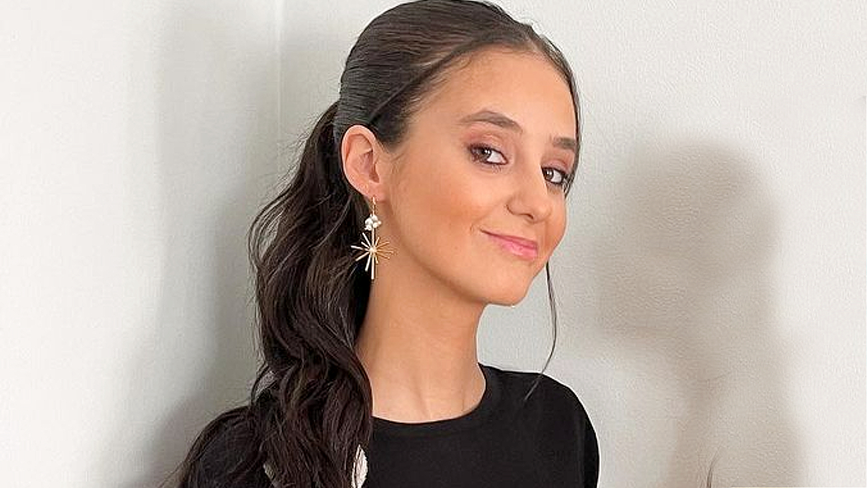 Imágenes del día: el estilismo de 10.000 euros de Victoria Federica en su nueva foto con su padre