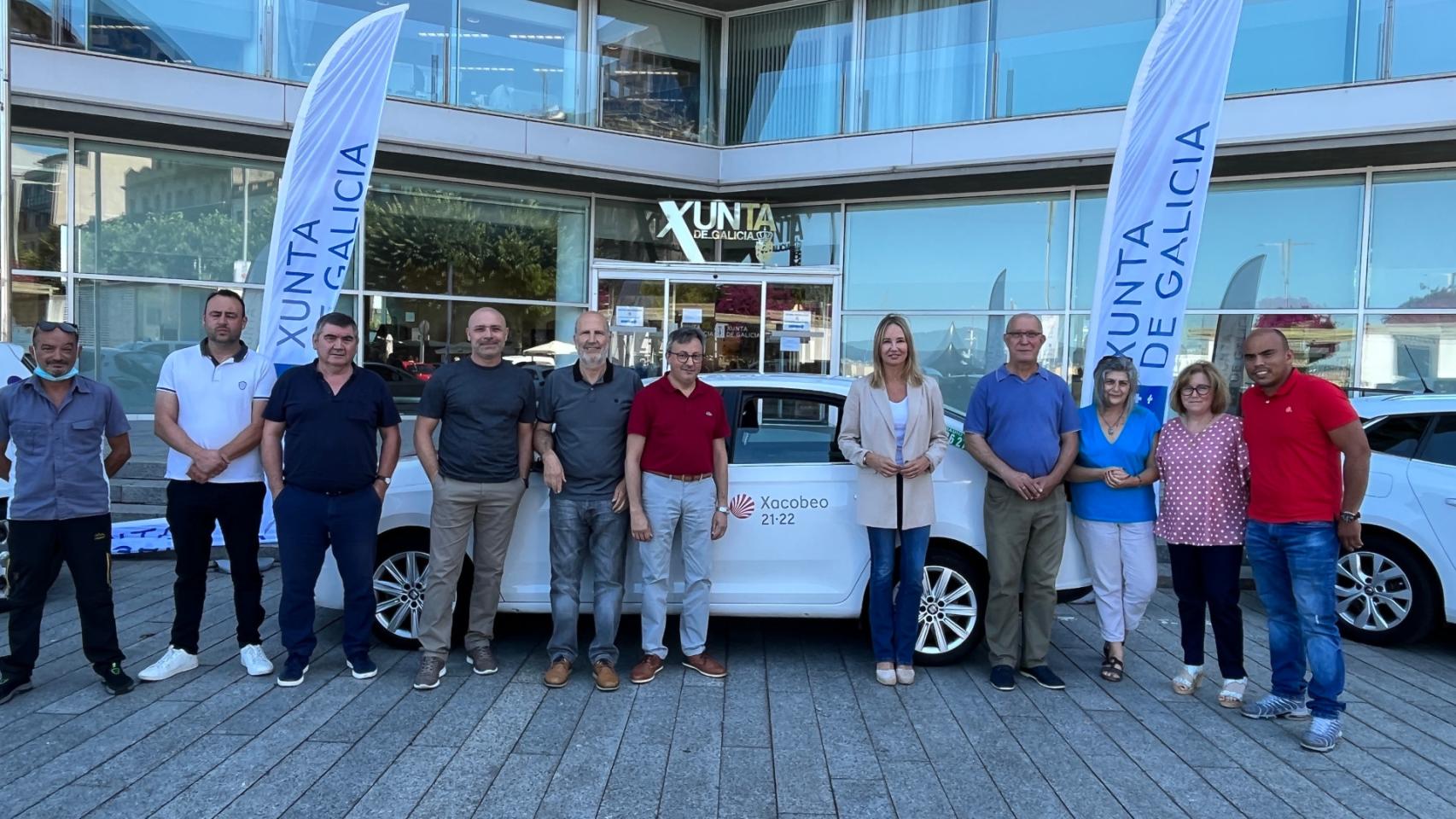 Ya son 220 taxis los que promocionan el Xacobeo por las calles de Vigo