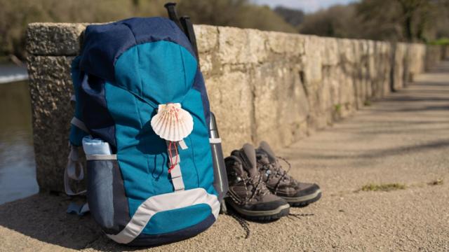 Material y equipamiento imprescindible para hacer el Camino de Santiago.
