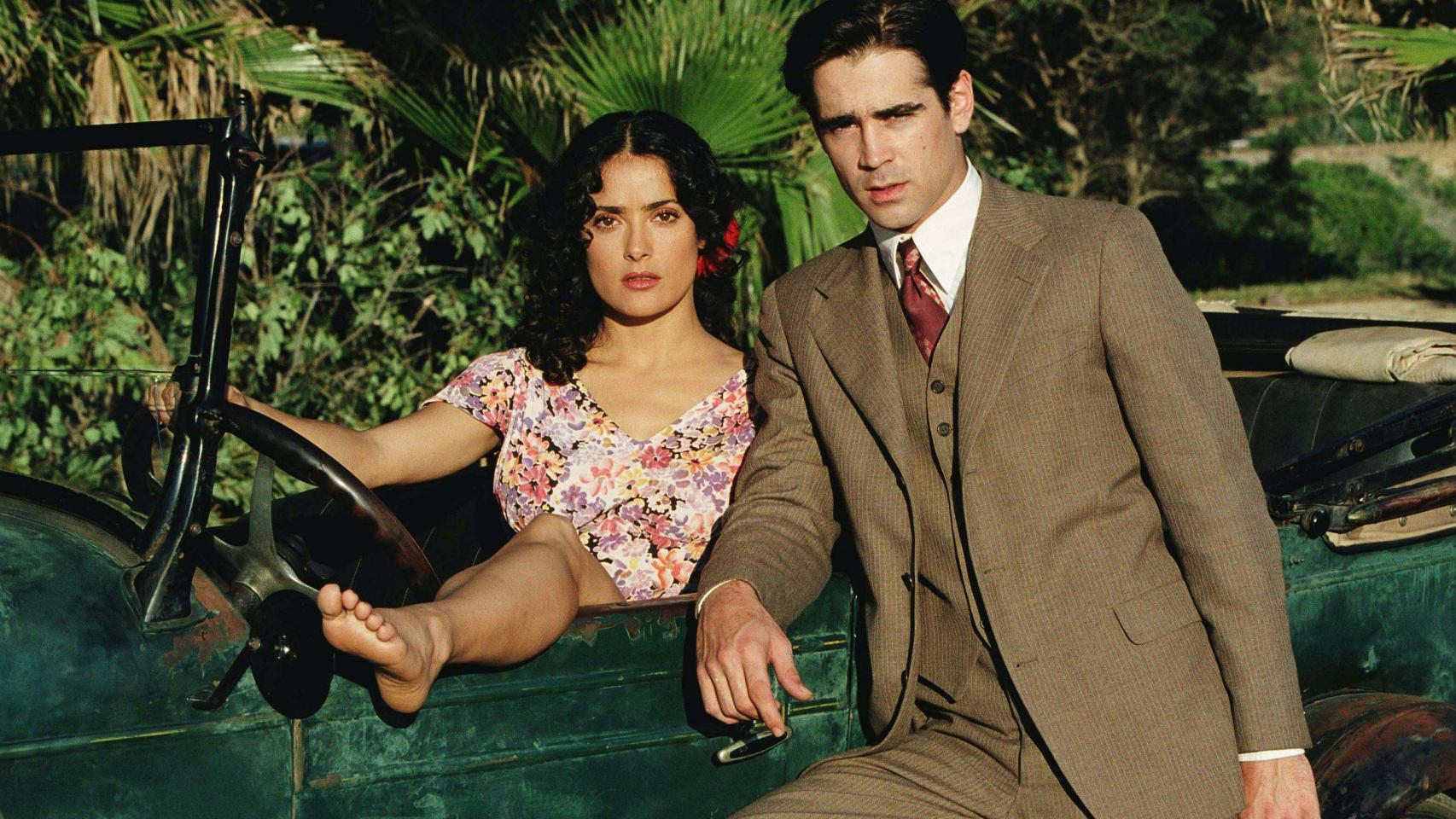Colin Farrel y Salma Hayek en la película 'Pregúntale al polvo' (2006), producida por Tom Cruise