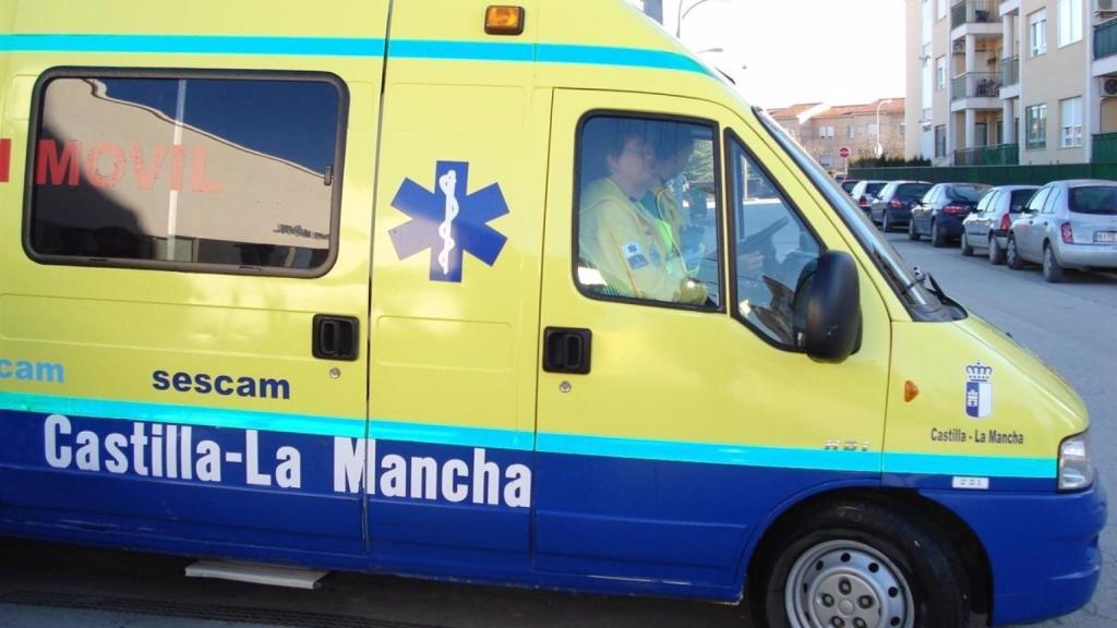 Imagen de archivo de una ambulancia del Sescam.