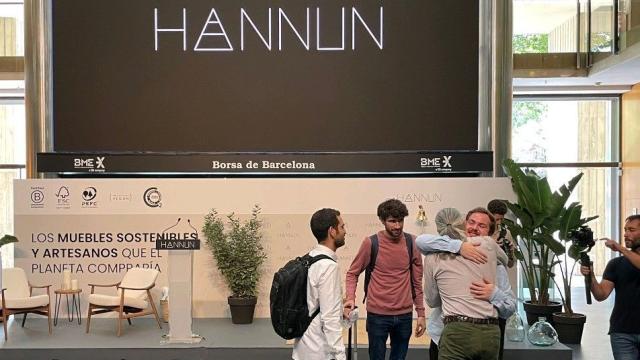 Joan Álvarez, CEO de la compañía, celebra junto a inversores y parte del equipo la salida a Bolsa de Hannun, el pasado 29 de junio.