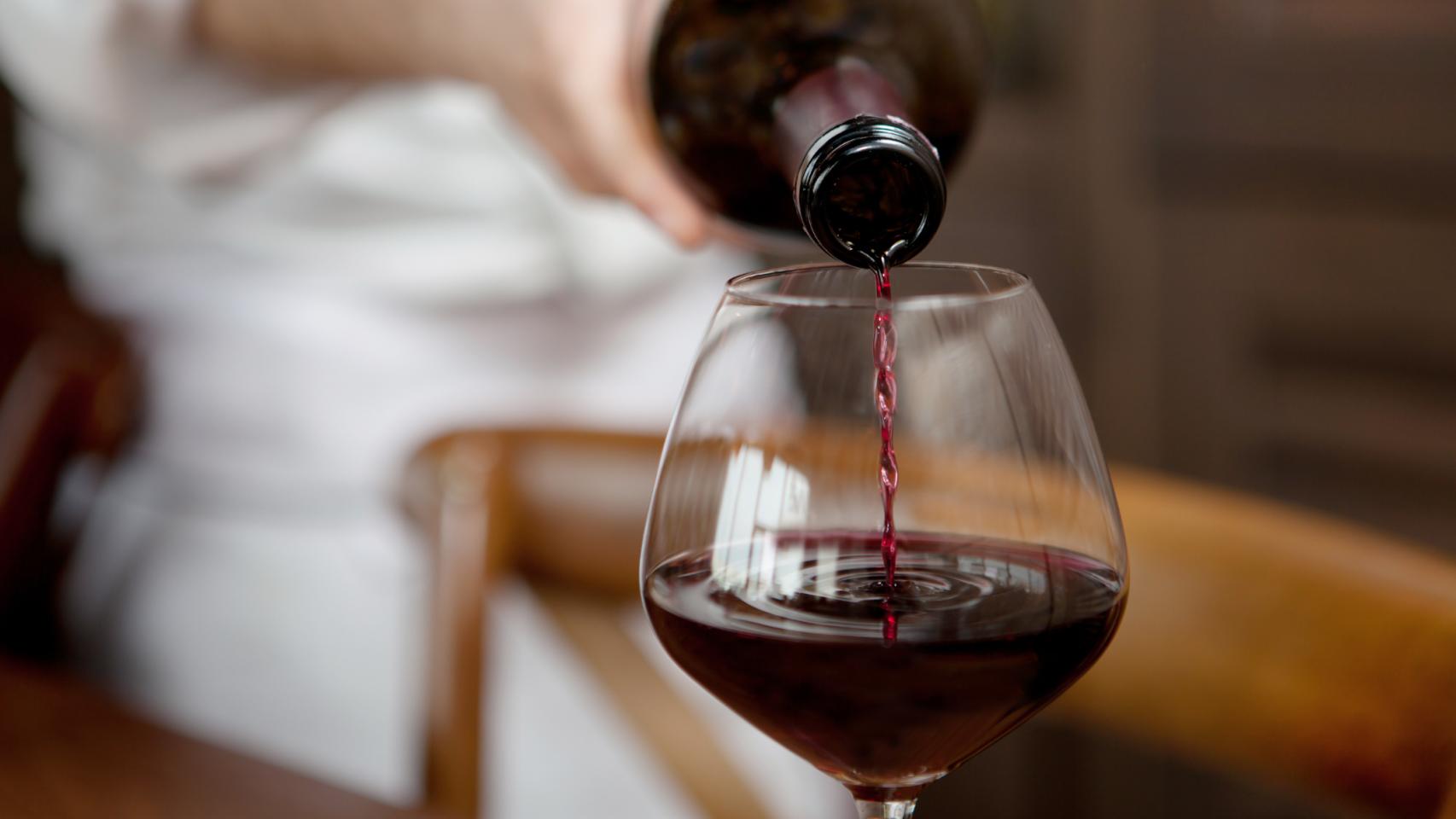 Una copa de vino.
