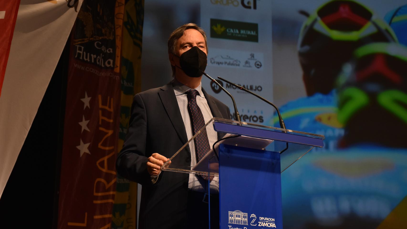 El director general de Deporte de la Junta de Castilla y León, Enrique Sánchez Guijo, en la presentación de la Vuelta a Zamora