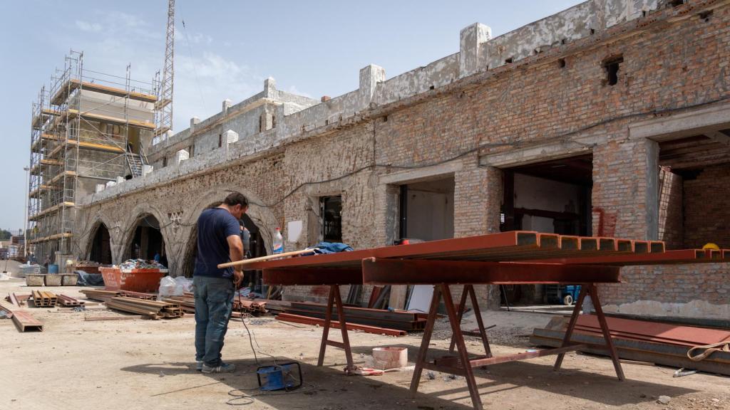 Trabajos de rehabilitación de la antigua Casa de Botes, en el puerto de Málaga.