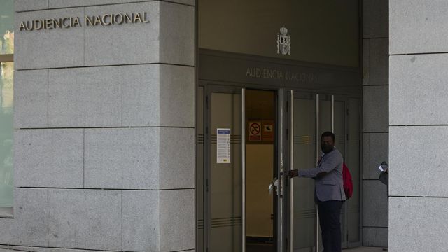 El marinero Samuel Kwesi a su llegada a declarar a la Audiencia Nacional, a 6 de junio de 2022, en Madrid (España).