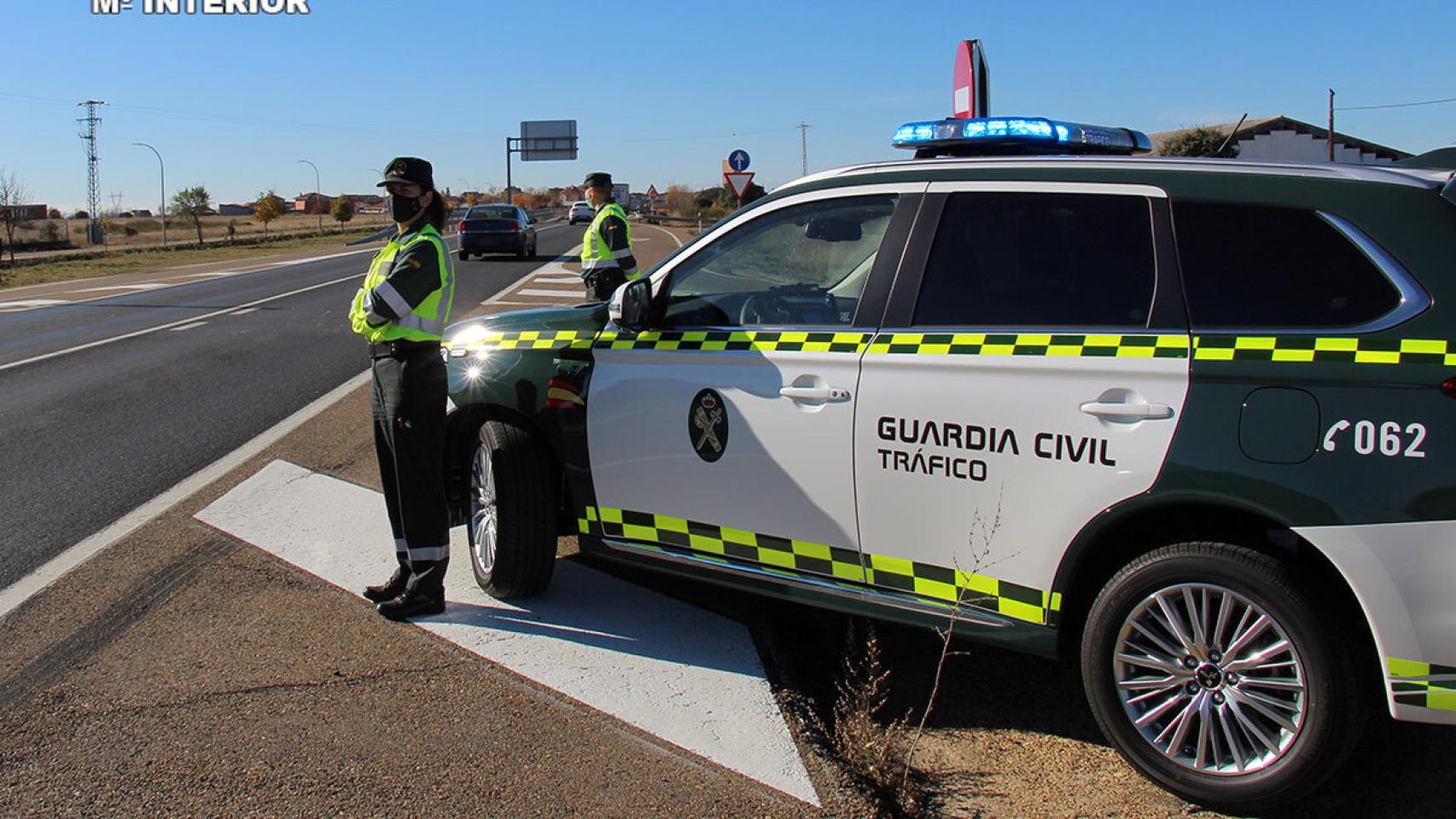 Un control de la Guardia Civil de tráfico, en imagen de archivo.