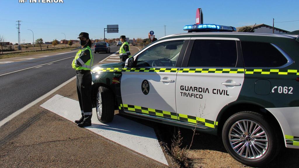 Un control de la Guardia Civil de tráfico, en imagen de archivo.