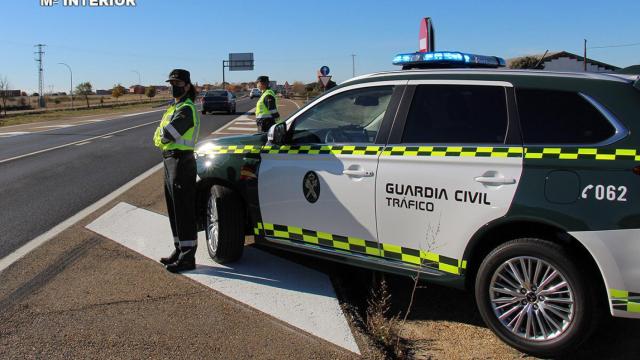 Un control de la Guardia Civil de tráfico, en imagen de archivo.