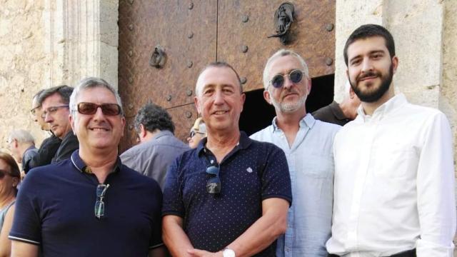 El ex alcalde Josep Manel Francés (izquierda), junto a Joan Baldoví y otros dirigentes de Compromís.