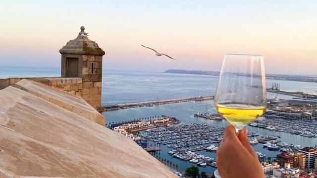 El baluarte de la Mina en el Castillo de Santa Bárbara tiene una de las mejores vistas en Alicante.