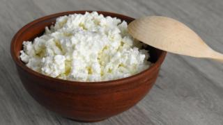 Un tazón de requesón.