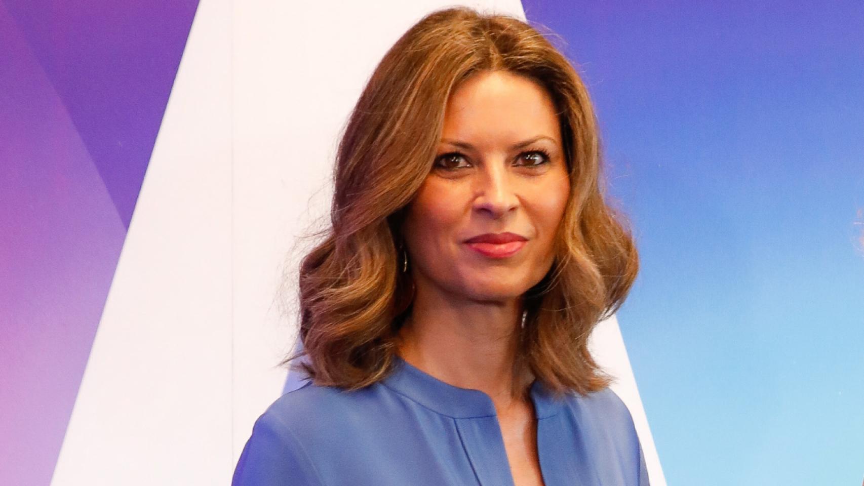 Elena Cue, premio a la más elegante de los premios Mariano de Cavia en ausencia de Letizia
