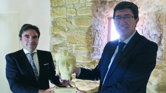El alcalde de Porcuna de Cs, Miguel Moreno, y Juan Marín en una imagen de archivo durante una visita a la localidad.
