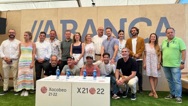 Presentación del stand Galicia Calidade en el Abanca Pantín Classic de surf.