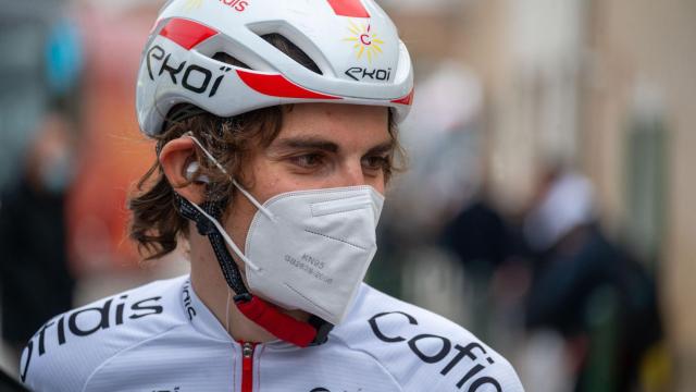 Guillaume Martin antes de una salida.