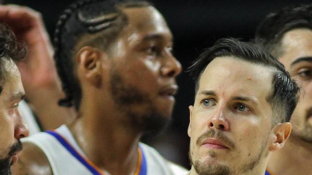 Trey Thompkins y Thomas Heurtel.