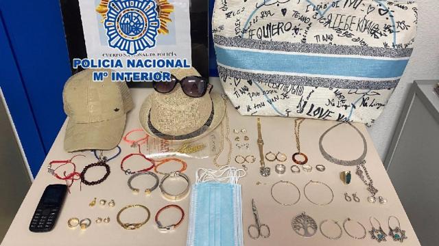 Efectos intervenidos a una red dedicada a robo en domicilios.