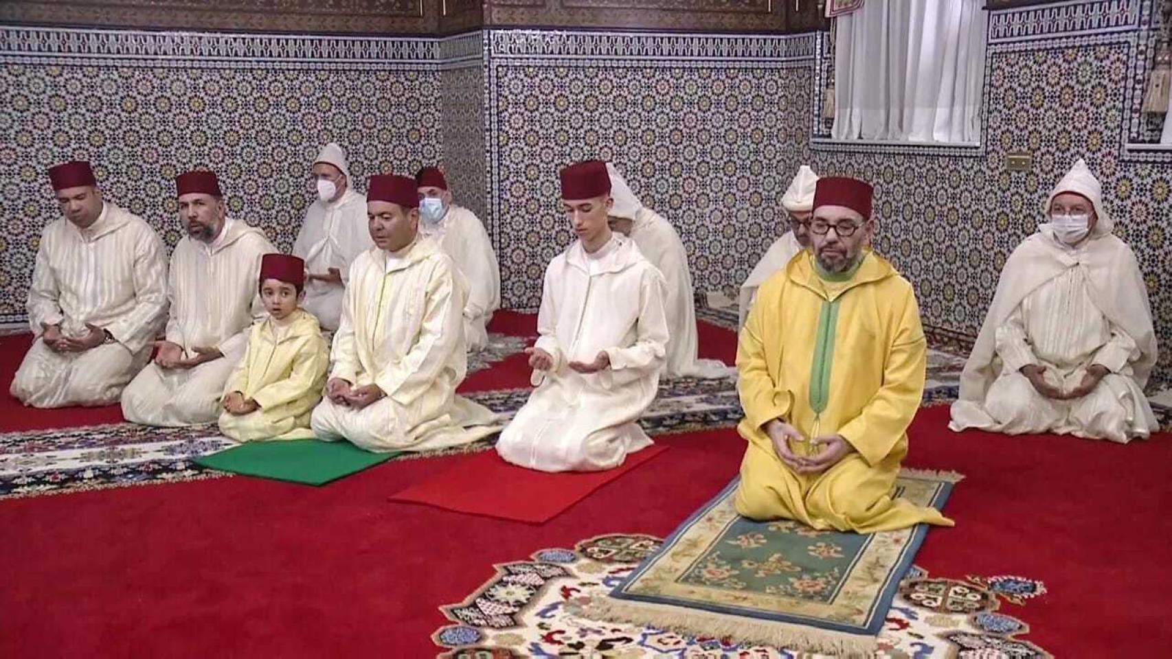 Mohamed VI con Moulay Hassan, Moulay Rachid y el pequeño Moulay Ahmed.