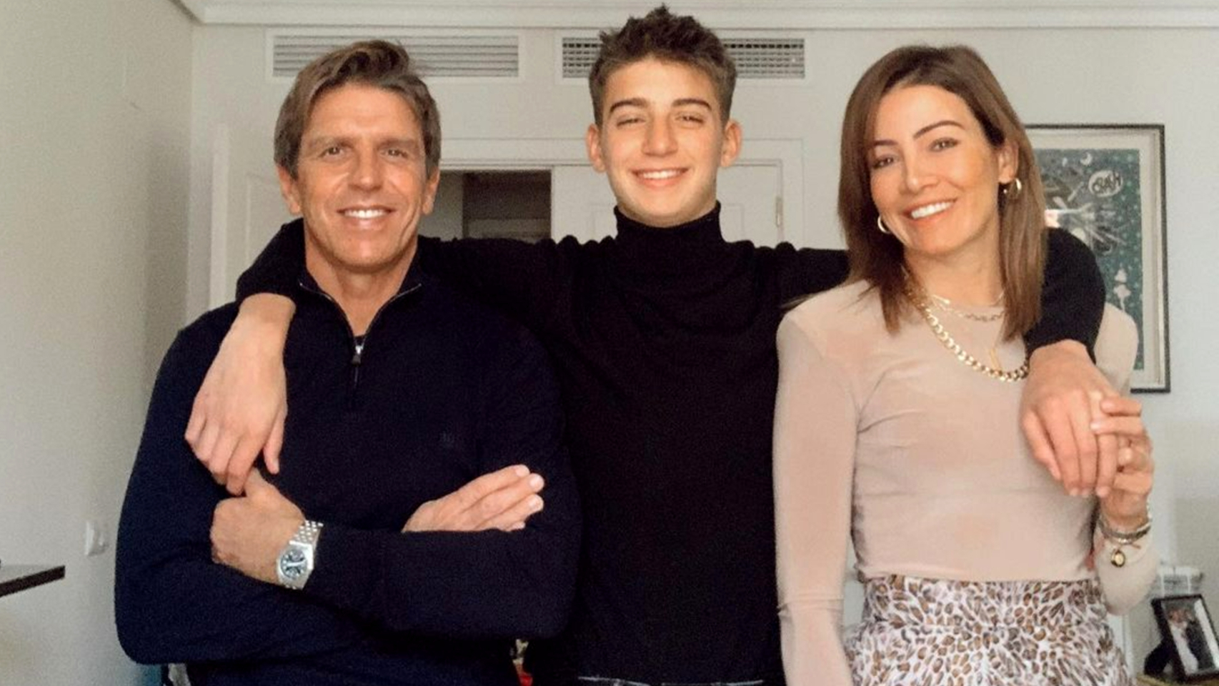 El torero Manuel Díaz 'El Cordobés' y su mujer, Virginia Troconis, con su hijo mayor, Manuel.