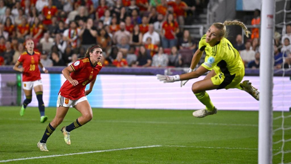 Parada de Merle Frohms al disparo de Mariona Caldentey