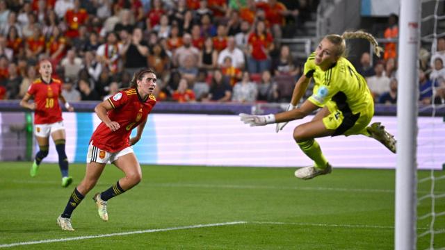 Parada de Merle Frohms al disparo de Mariona Caldentey, en el Alemania - España de la Eurocopa Femenina 2022