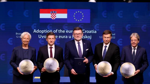 En la ceremonia de adhesión de Croacia a la eurozona han participado Christine Lagarde, Valdis Dombroskis y Paolo Gentiloni
