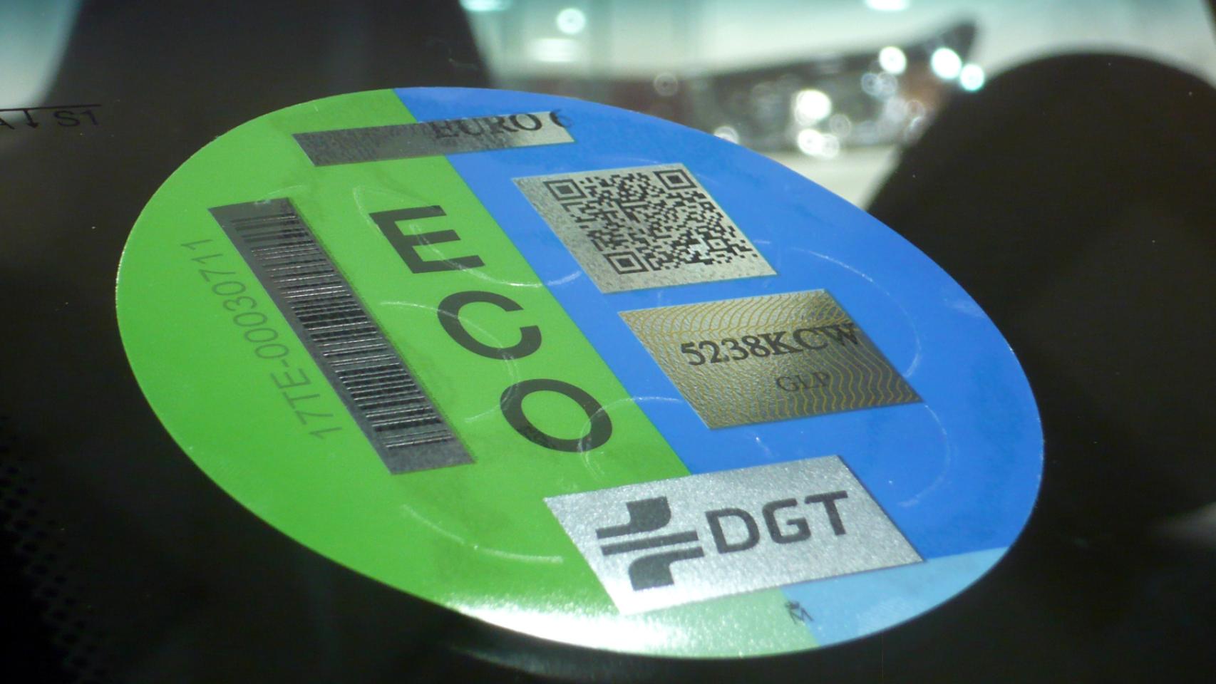 20 coches con etiqueta eco de la DGT baratos para circular sin restricciones por la ciudad