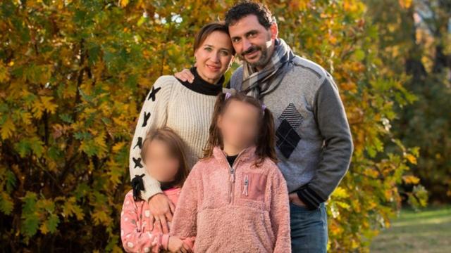 Rocío Cano junto a su marido, Pablo, y sus hijas