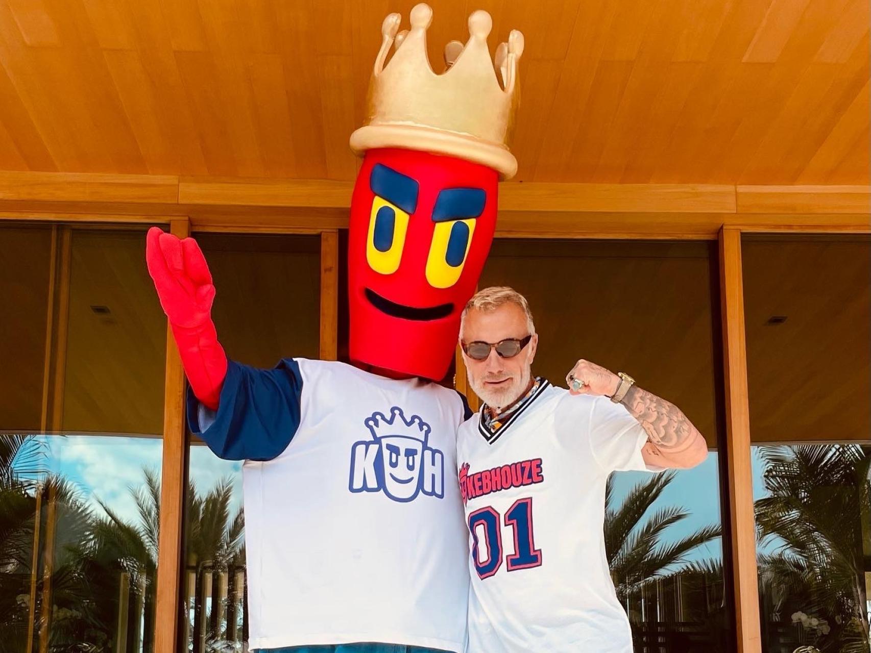 El millonario e influencer Gianluca Vacchi abre su cadena de kebab en Ibiza