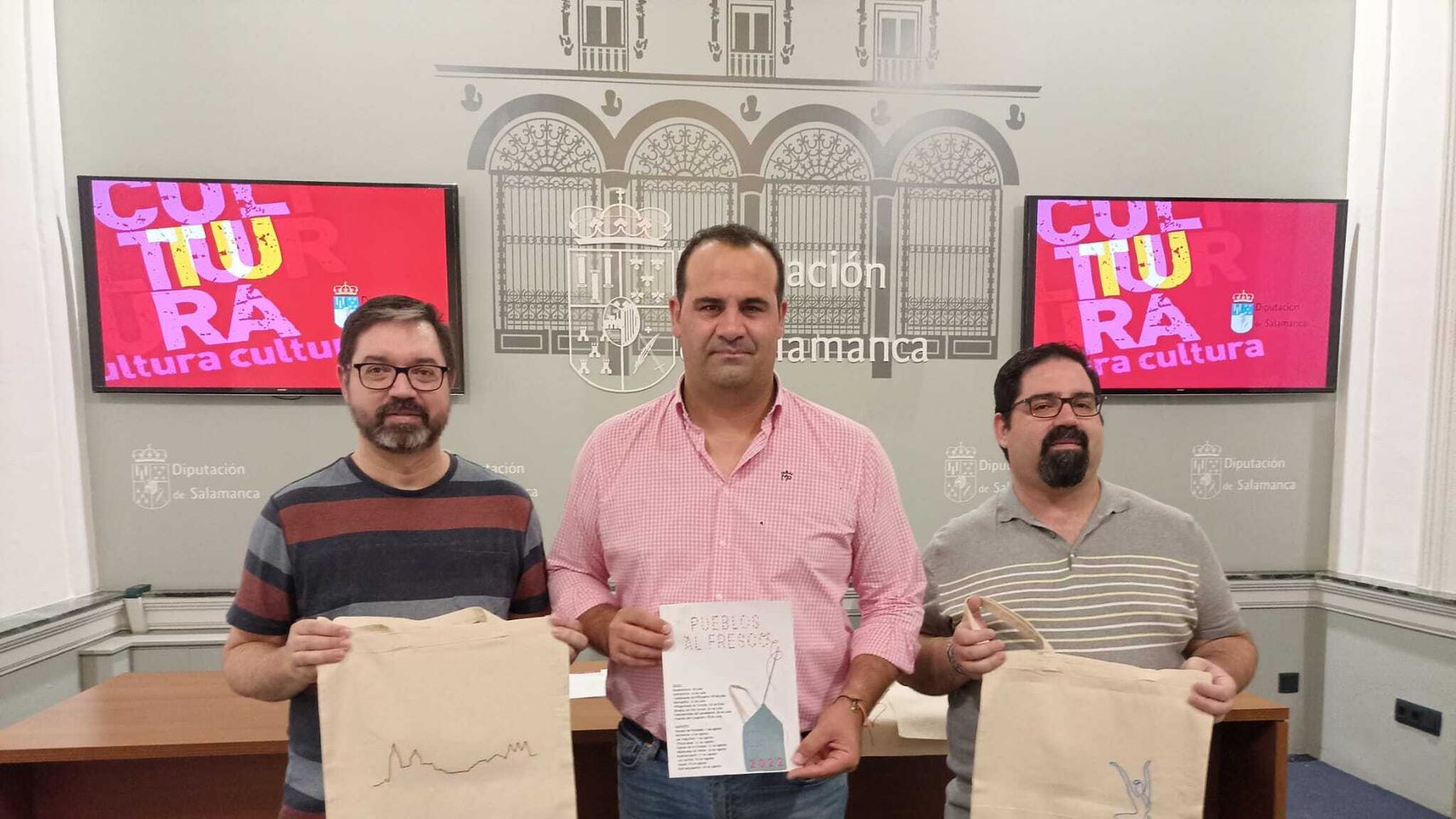 El diputado de Cultura, David Mingo, presenta 'Pueblos al fresco'