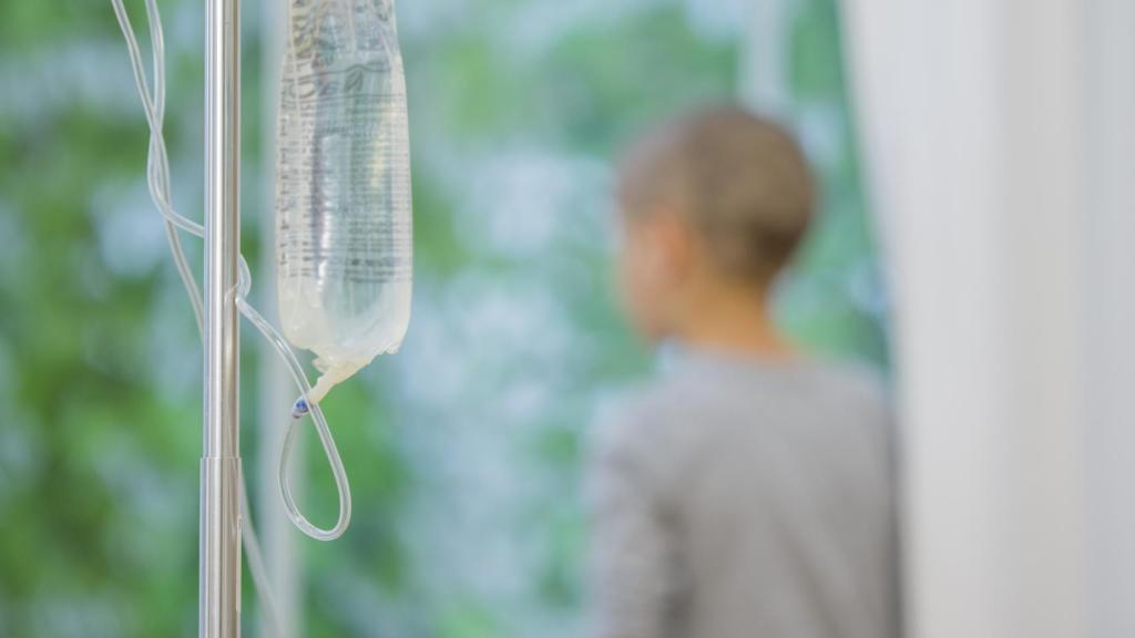 La leucemia es el cáncer más frecuente en la edad pediátrica.