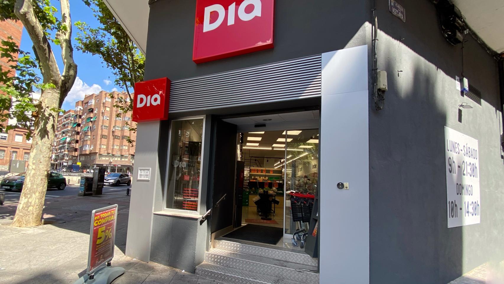 La entrada de un supermercado Dia