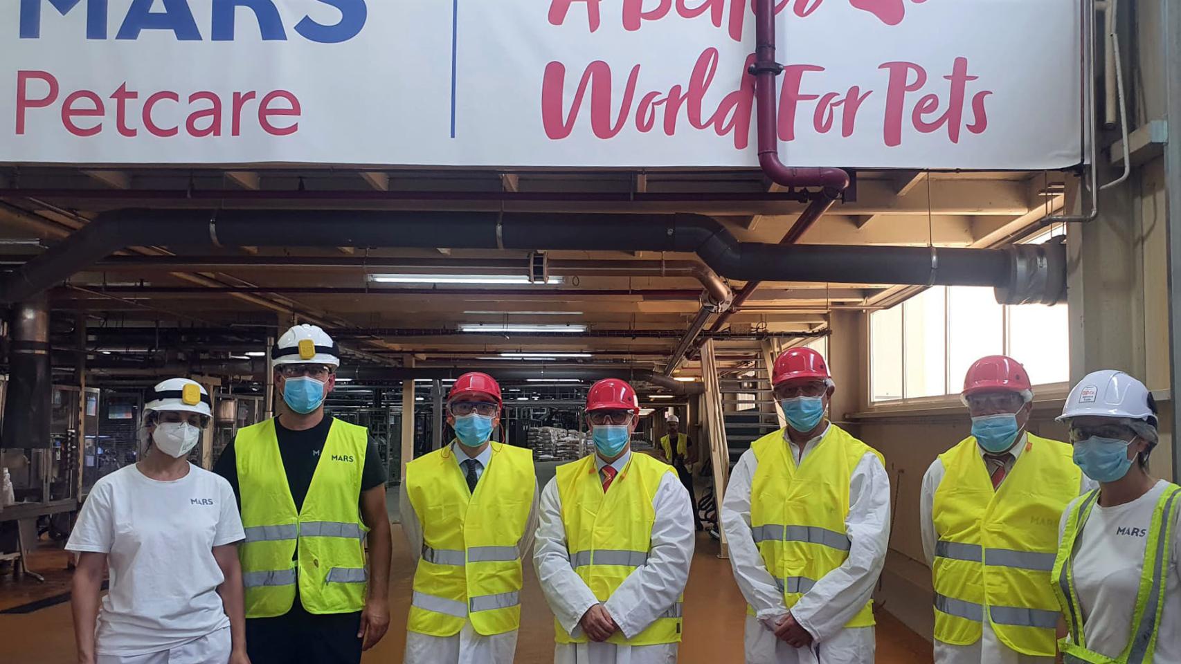El consejero de Industria, Comercio y Empleo, Mariano Veganzones, visita la empresa MARS, en Ávila