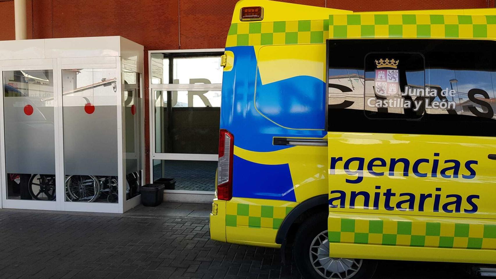 Ambulancia del 112 en las Urgencias de Zamora