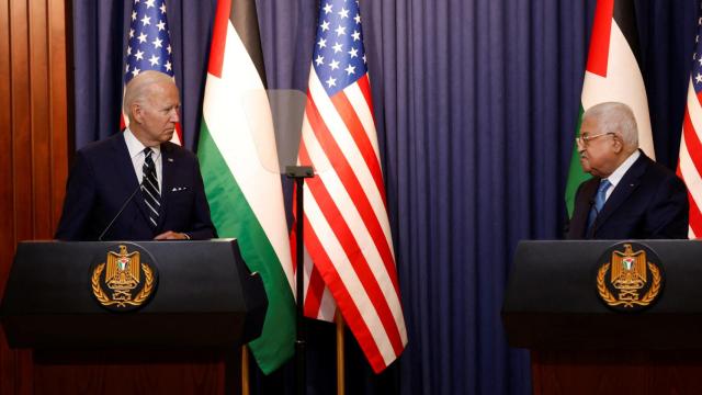 Joe Biden, junto a Mahmud Abás en la rueda de prensa. Imagen de archivo.