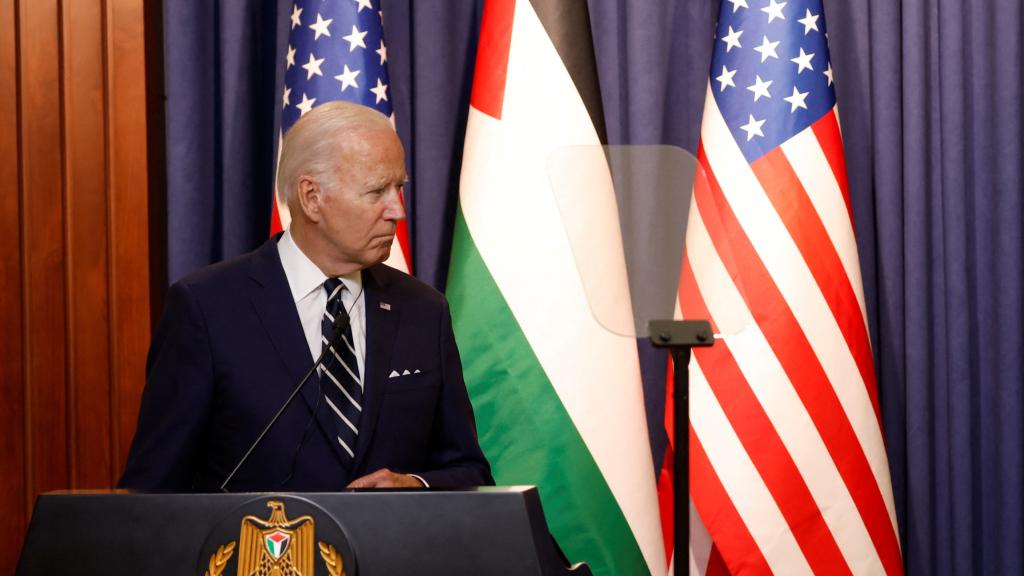 Joe Biden, junto a Mahmud Abás en la rueda de prensa. Imagen de archivo.