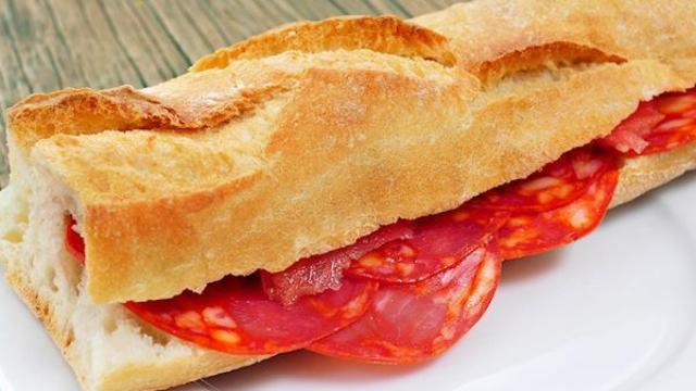 Un bocadillo de chorizo.