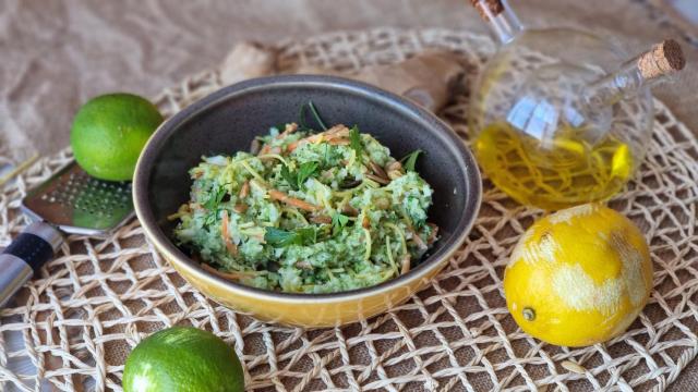 La ensalada rápida de brócoli y noodles que nos hará recordar a la ensalada de col