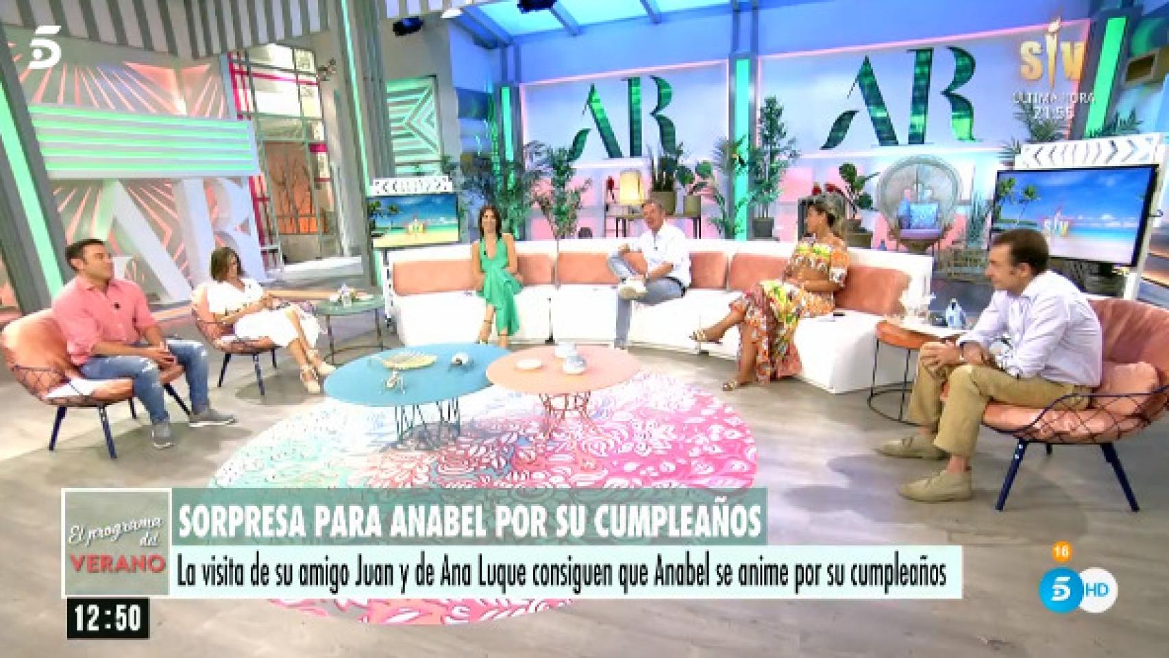 Los colaboradores de 'El programa del verano', contra Anabel Pantoja.