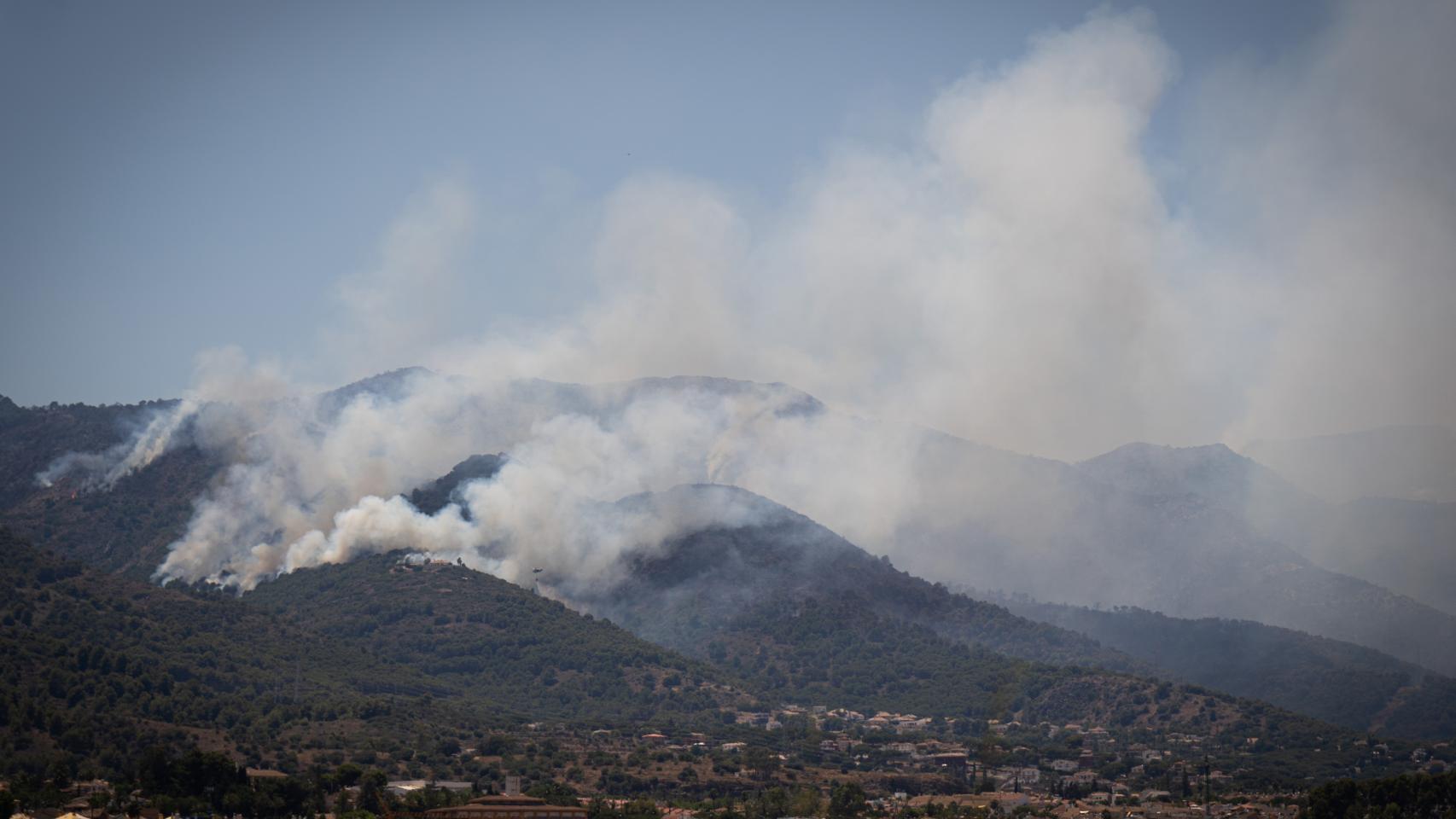 Una imagen de la sierra ardiendo.