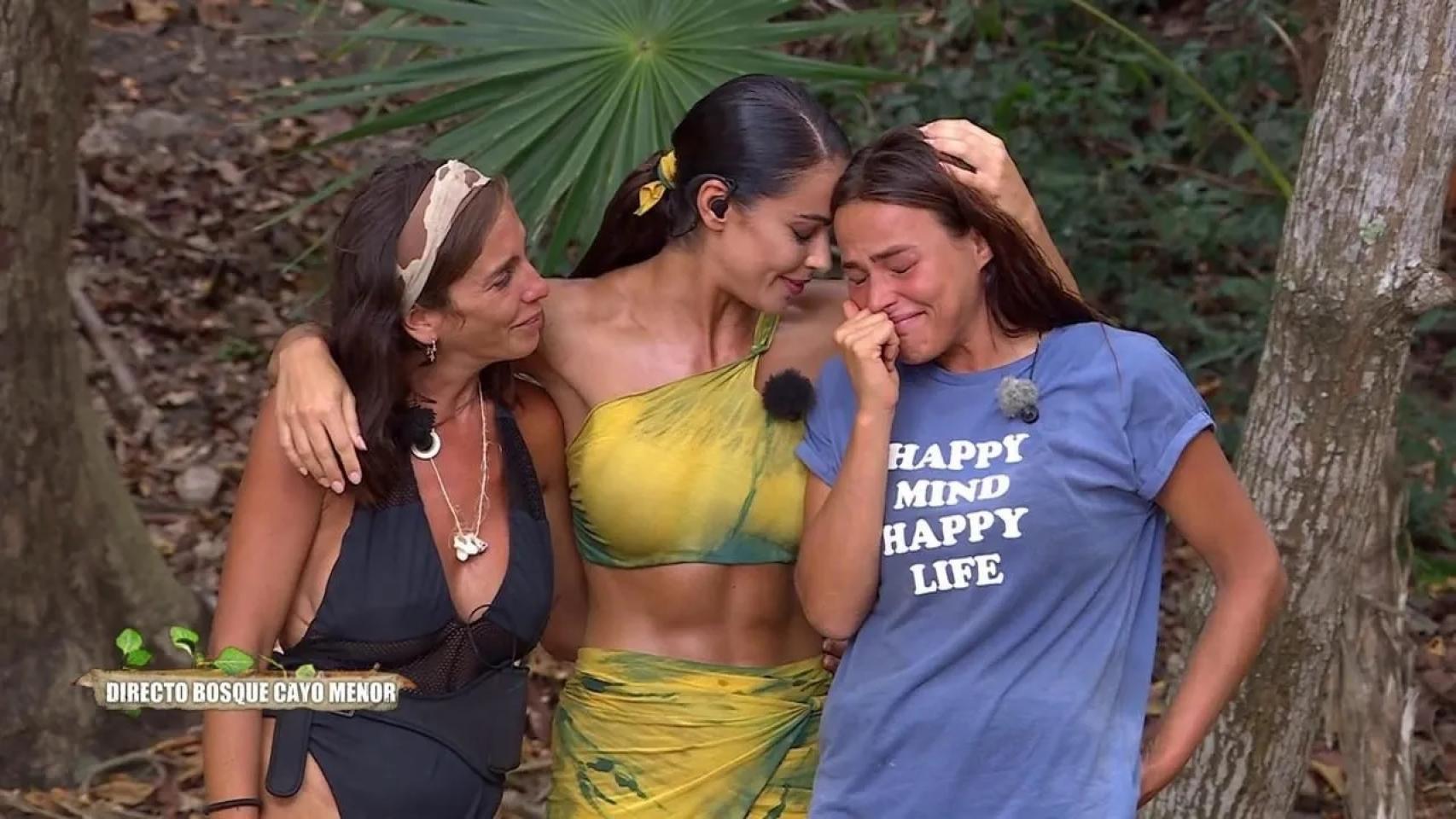 Lara Álvarez con Anabel Pantoja y Marta Peñate en 'Supervivientes: Conexión Honduras'