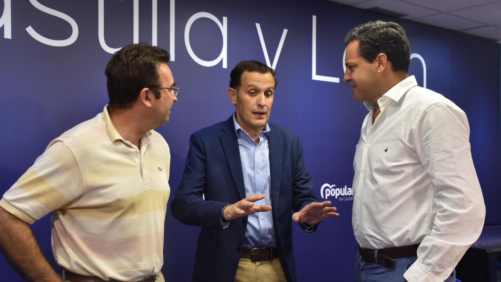 De izquierda a derecha Roberto Díez, Conrado Íscar y Raúl de la Hoz