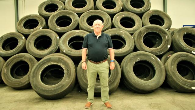 Joaquín Pérez Vázquez, uno de los cinco hermanos al frente del Grupo Soledad, la empresa líder en la venta de neumáticos nuevos y reciclados en España.